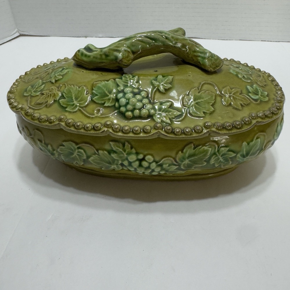 ARNELS? 1970 Grapevine Ceramic Lidded Trinkets Dish Bowl Avocado Green 3D Vtg